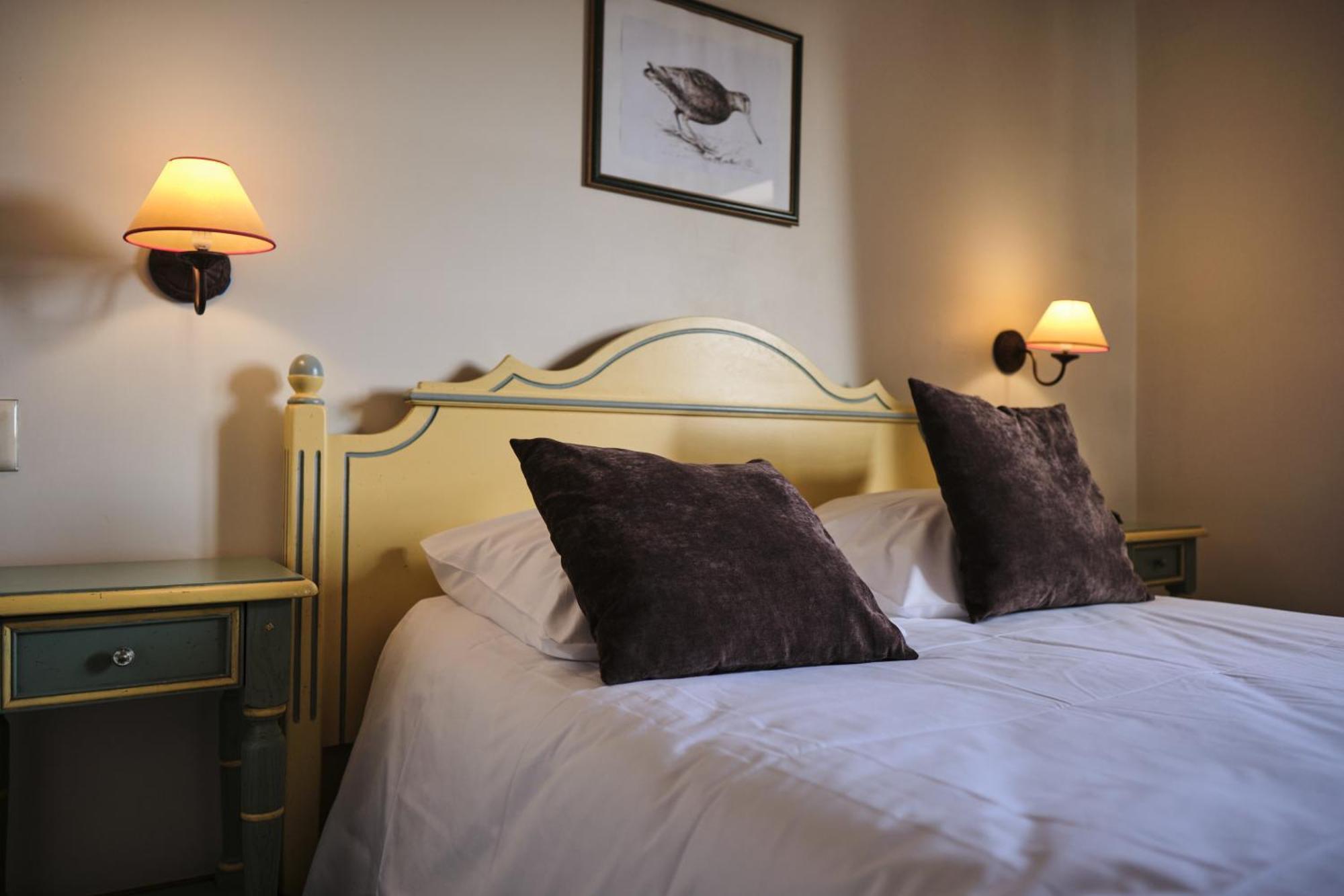 Hostellerie De La Tour D'Auxois Солию Екстериор снимка