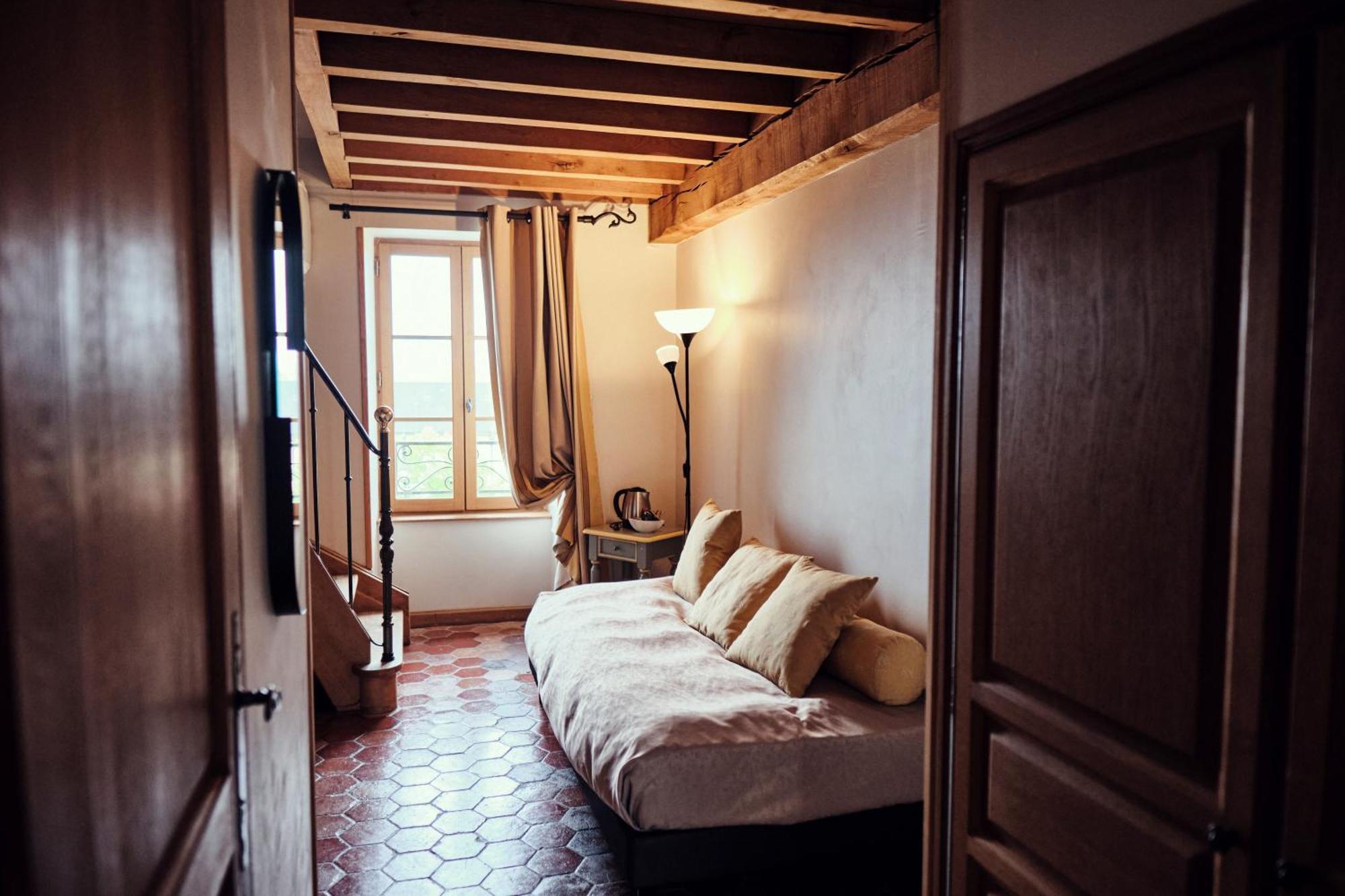 Hostellerie De La Tour D'Auxois Солию Екстериор снимка