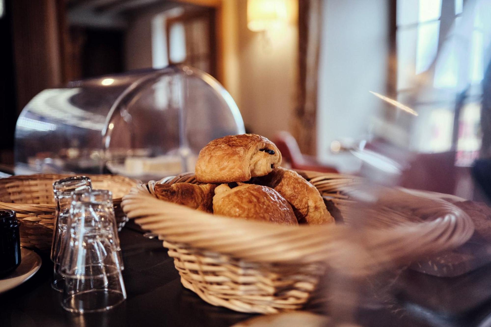 Hostellerie De La Tour D'Auxois Солию Екстериор снимка
