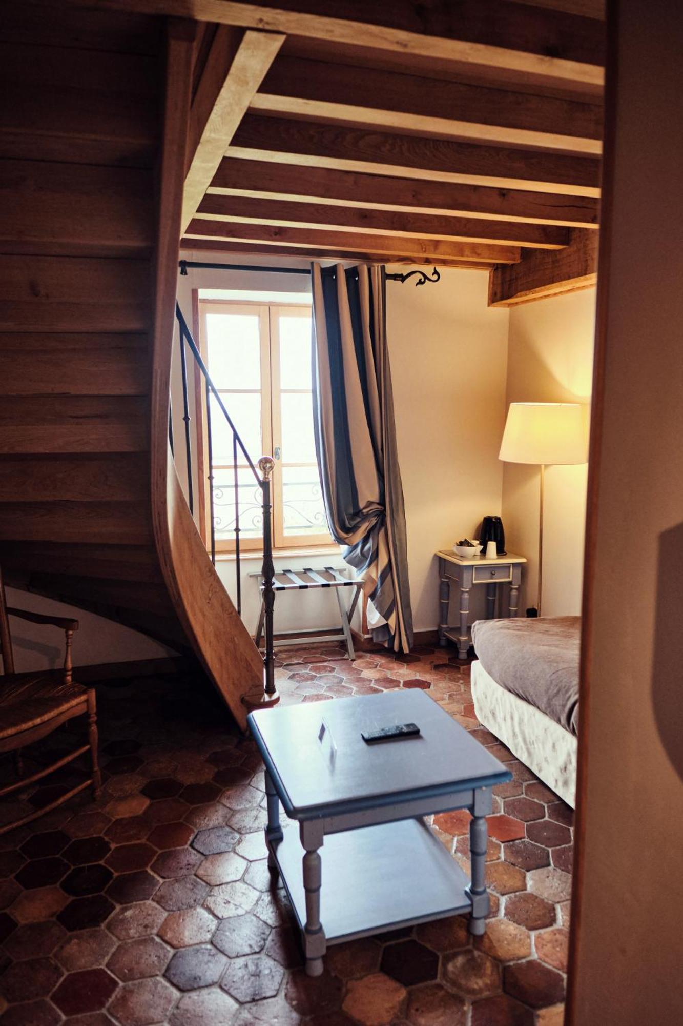 Hostellerie De La Tour D'Auxois Солию Екстериор снимка