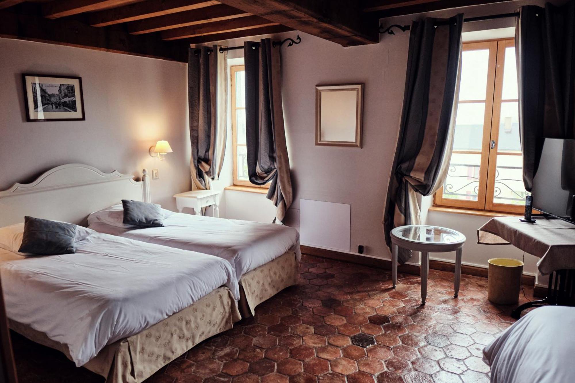 Hostellerie De La Tour D'Auxois Солию Екстериор снимка