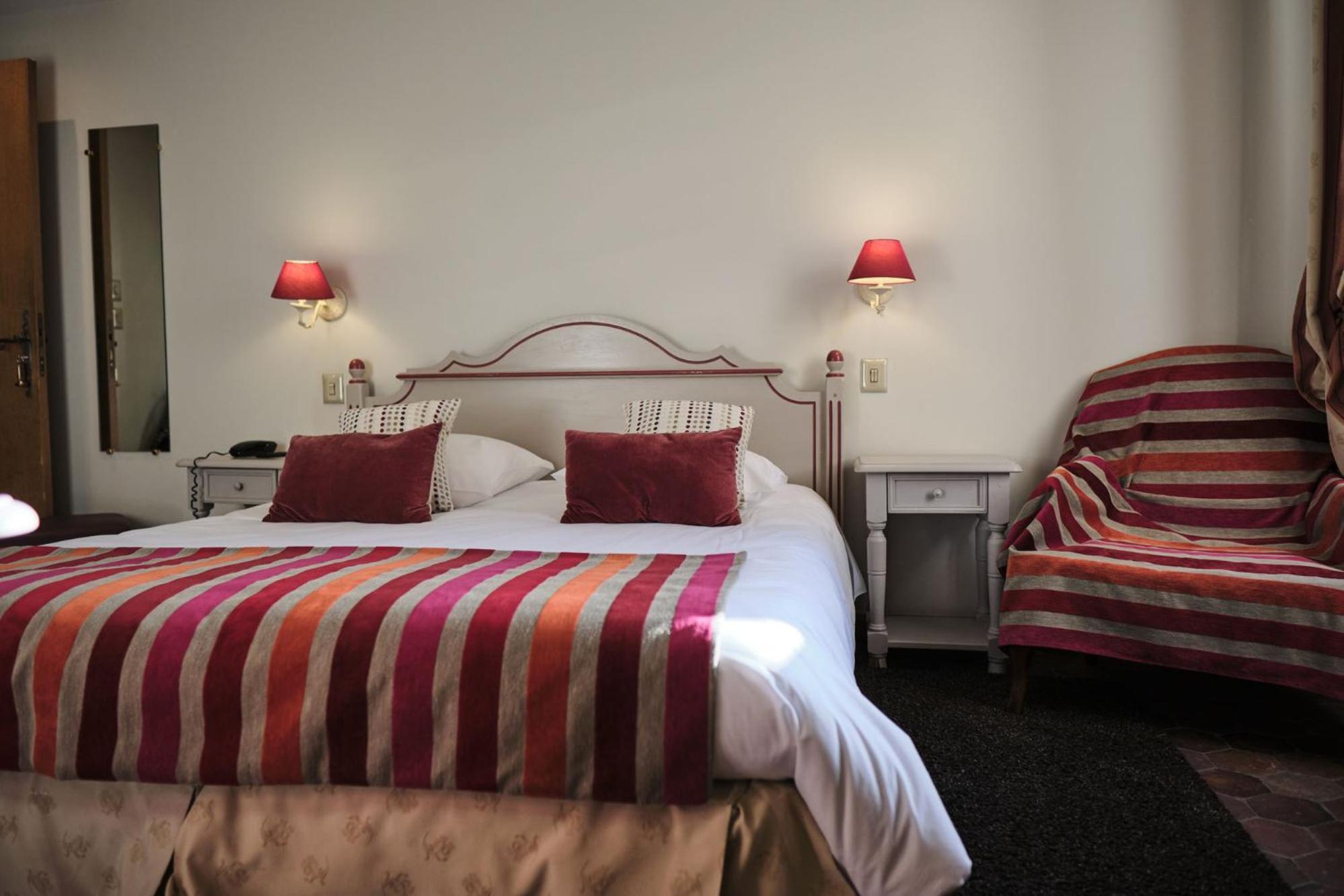Hostellerie De La Tour D'Auxois Солию Екстериор снимка