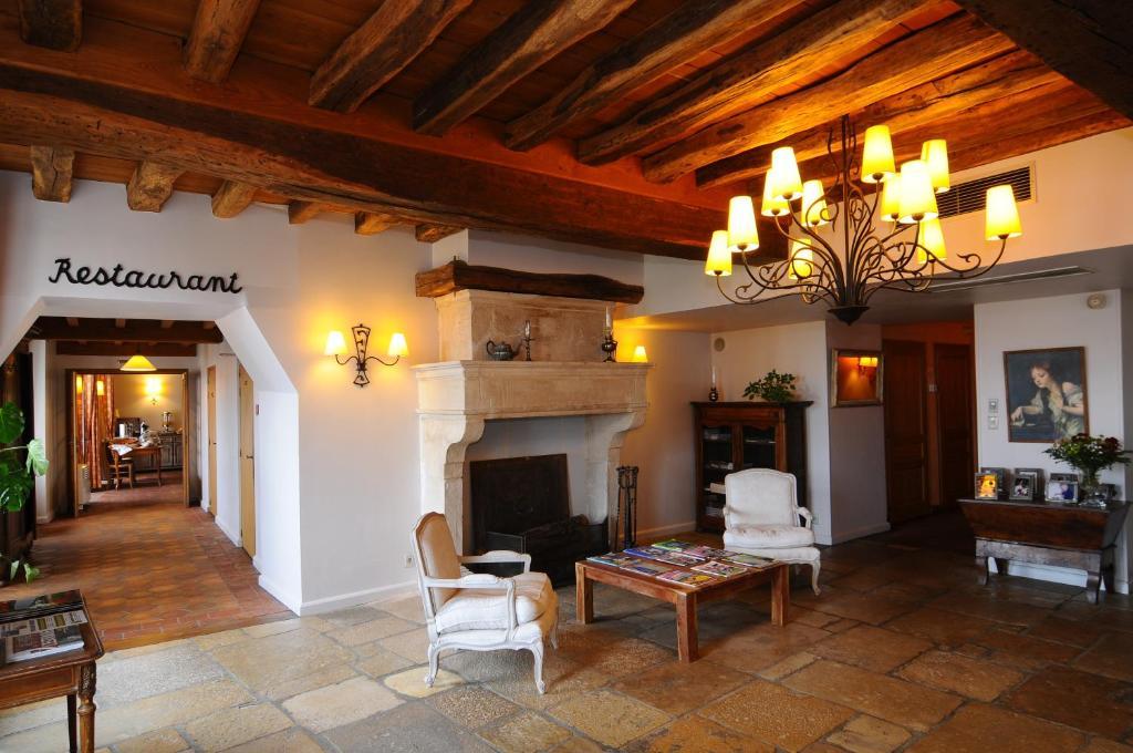Hostellerie De La Tour D'Auxois Солию Екстериор снимка