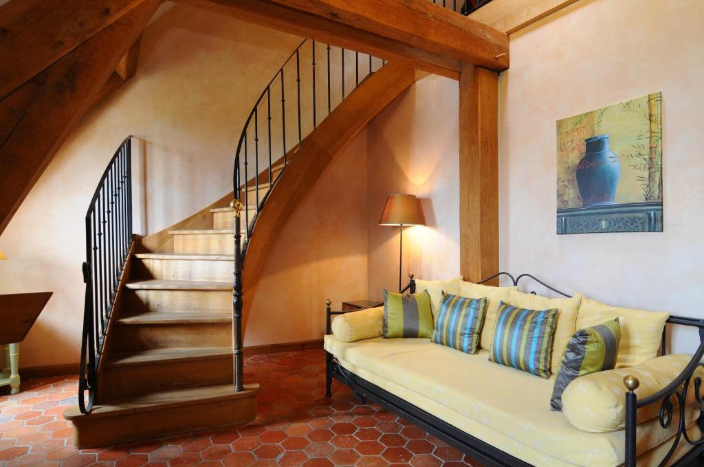 Hostellerie De La Tour D'Auxois Солию Екстериор снимка